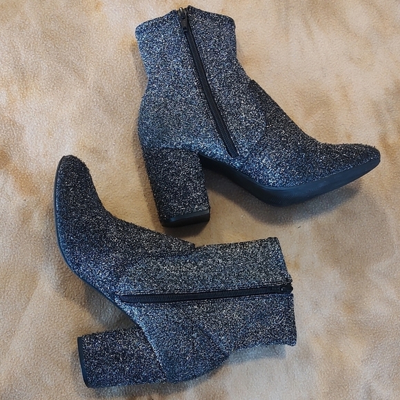 American Eagle Outfitters Silver and Black Glitter Ankle Boots Chunky Heel SZ 9 - Picture 2 of 11
